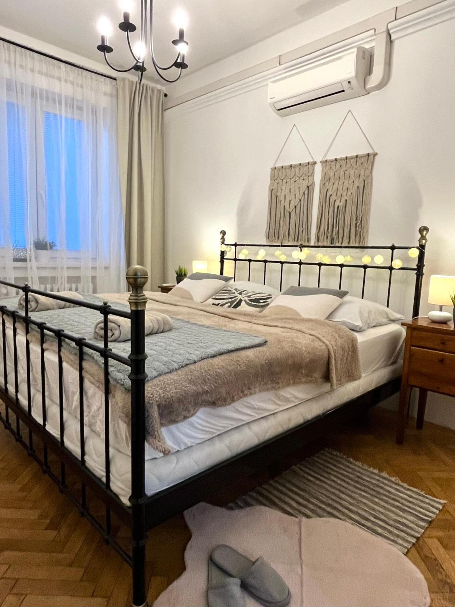 Audrey Hepburn Apartment Cathedral View Top Location Air Conditioned Bratislava Exteriör bild